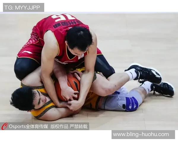 伊森赛前接受妈妈心理辅导命中五记三分助球队获胜表现出色